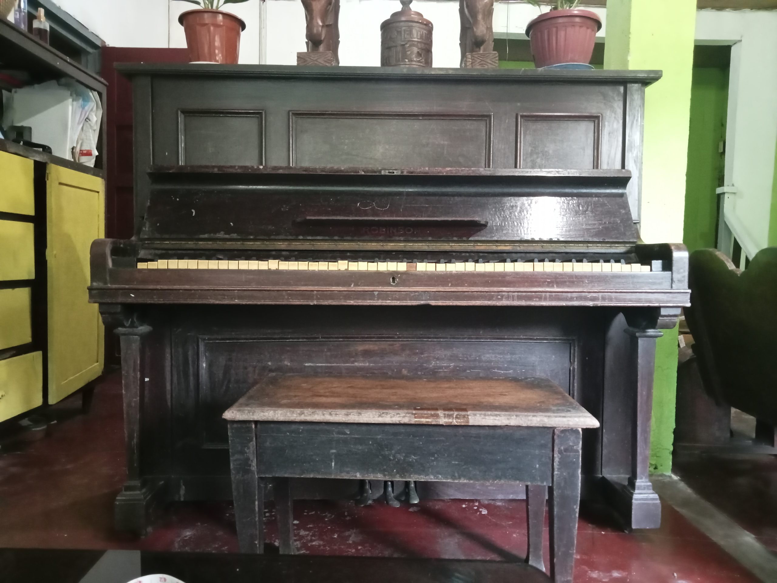 THE ROBINSON PIANO OF NUVAL FAMILY